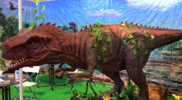 animatronic dinosaur show