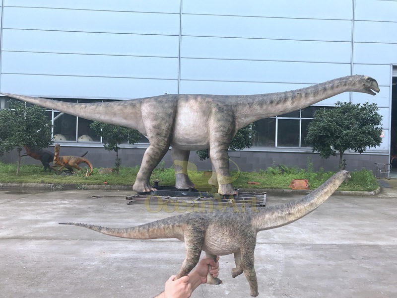 Life_size_dinosaur